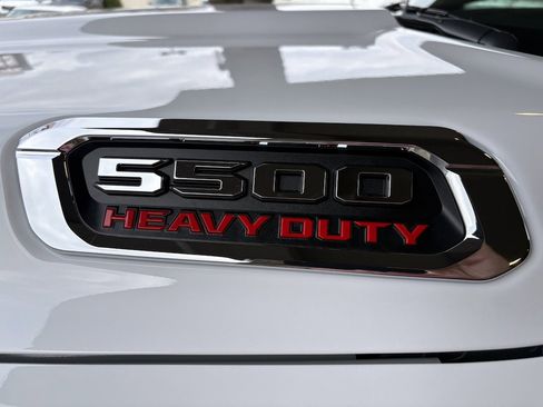 Used 2020 RAM 5500 Tradesman w/ Chrome Appearance Group image 11