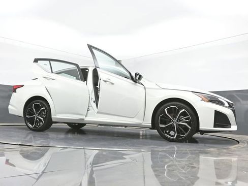 Used 2025 Nissan Altima 2.5 SR AWD/4WD image 49