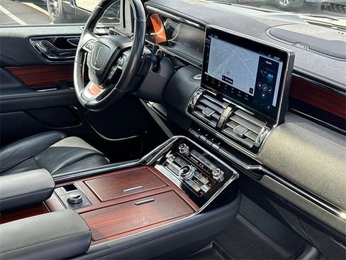 Used 2022 Lincoln Navigator L Reserve image 12