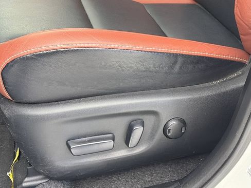 Used 2013 Toyota RAV4 Limited AWD/4WD image 25