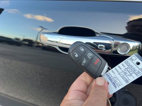 Used 2022 Jeep Grand Cherokee Limited image 16