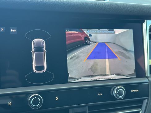 Used 2025 Porsche Macan image 20