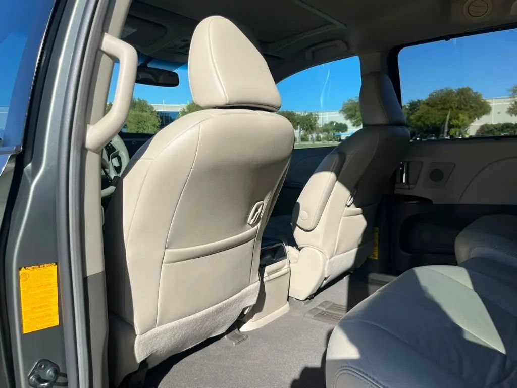Used 2011 Toyota Sienna XLE w/ XLE Navigation Pkg FWD image 41