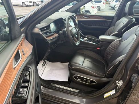 Used 2023 Jeep Grand Cherokee L Summit w/ Luxury Tech Group V AWD/4WD image 25