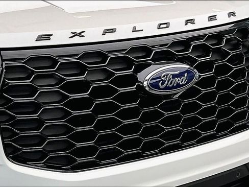 Used 2025 Ford Explorer ST-Line image 31