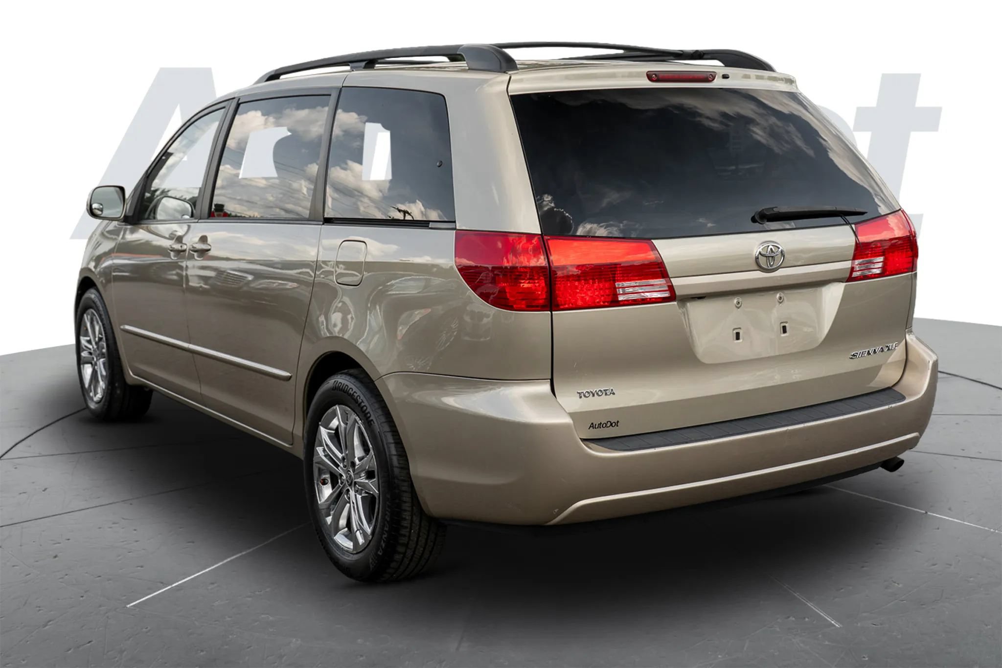Used 2004 Toyota Sienna XLE w/ XLE Pkg 19 FWD image 2