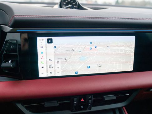 Certified 2025 Porsche Macan Electric image 18