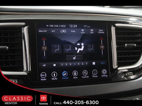 Used 2018 Chrysler Pacifica Touring-L w/ Premium Audio Group FWD image 10