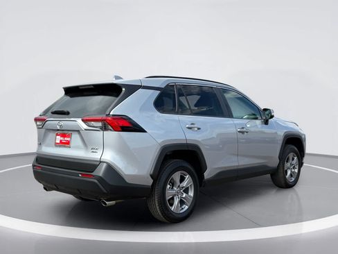 Used 2025 Toyota RAV4 XLE AWD/4WD image 7