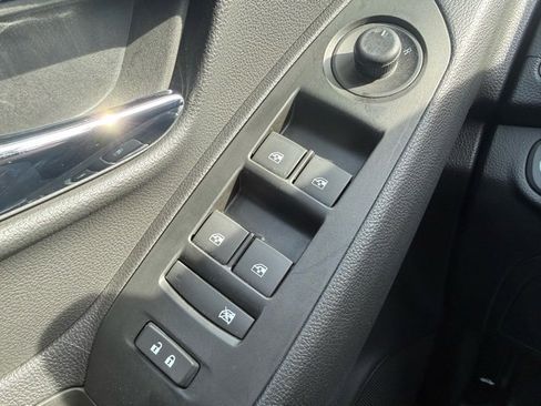 Used 2022 Chevrolet Trax LT w/ LT Convenience Package image 23