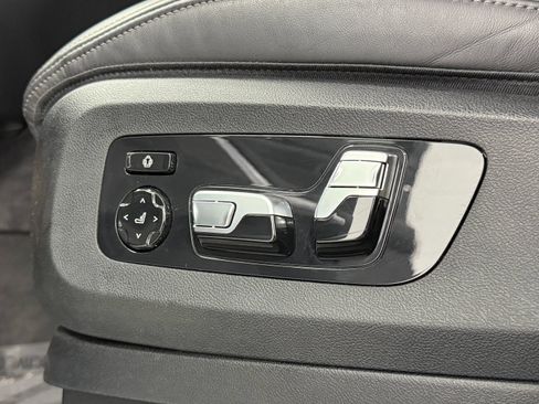 Used 2024 BMW X7 M60i AWD/4WD image 41