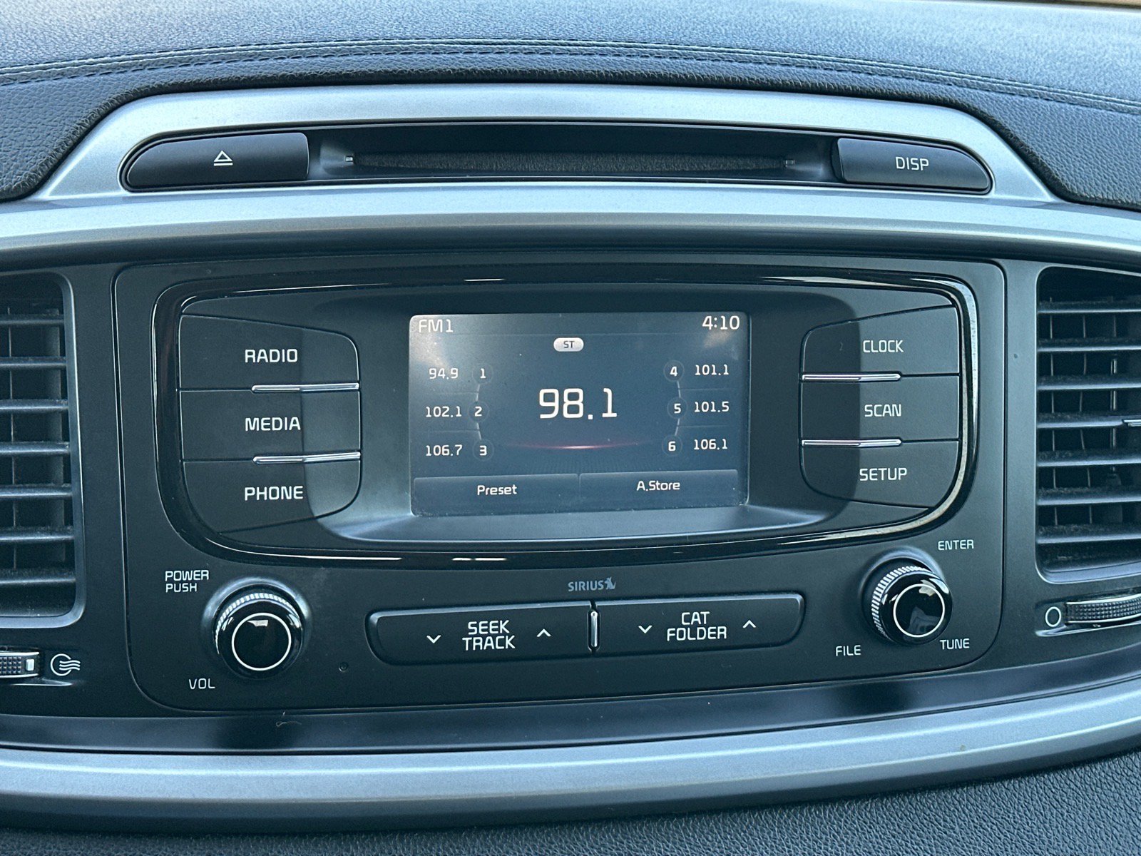 Used 2017 Kia Sorento AWD image 14