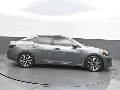 Used 2024 Nissan Sentra SV w/ SV Premium Package image 8