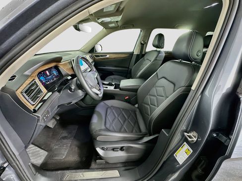 Used 2025 Volkswagen Atlas SE AWD/4WD image 13