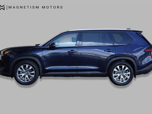 Used 2025 Toyota Grand Highlander AWD image 3