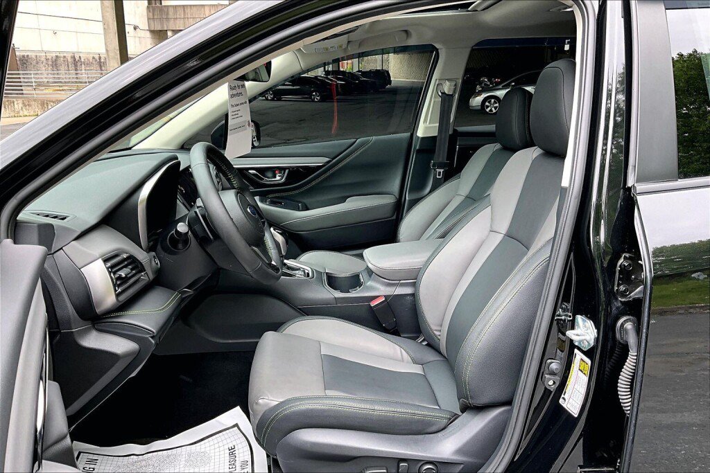 Used 2025 Subaru Outback Onyx Edition XT AWD/4WD image 15