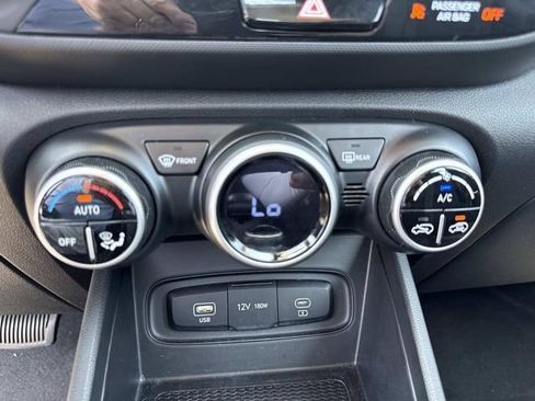 Used 2025 Hyundai Venue SEL FWD image 26