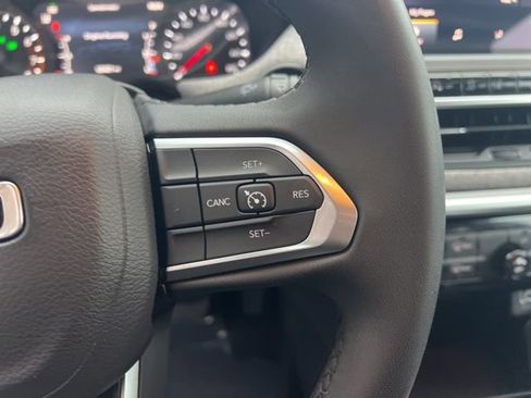 Used 2024 Jeep Compass Latitude image 12