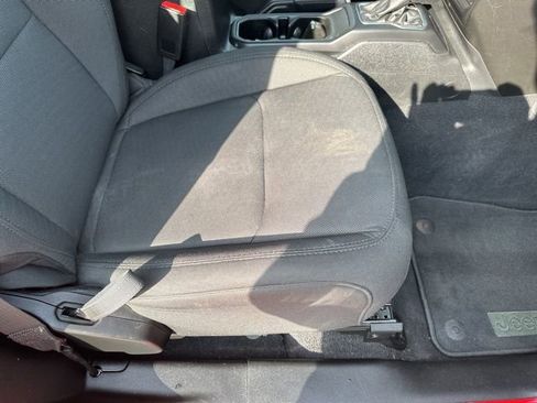 Used 2023 Jeep Wrangler Sport image 12