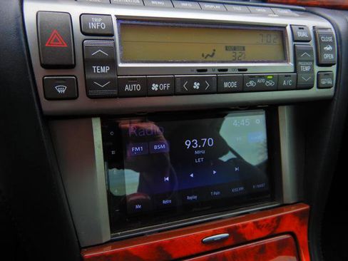 Used 2004 Lexus SC 430 Convertible RWD image 19