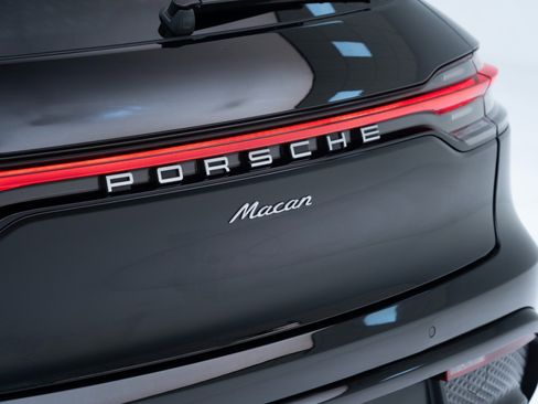 Used 2025 Porsche Macan image 13