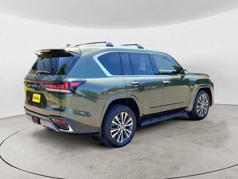 Used 2024 Lexus LX 600 4WD w/ Premium Package image 5