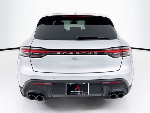 Certified 2025 Porsche Macan image 10