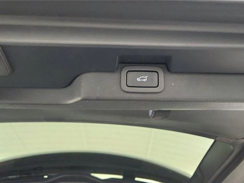 Used 2020 Land Rover Discovery HSE image 39