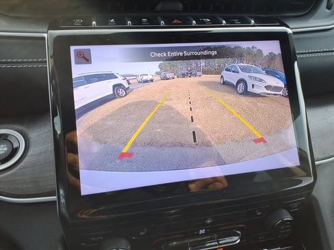 Used 2023 Jeep Grand Cherokee L Limited w/ Black Appearance Package image 23