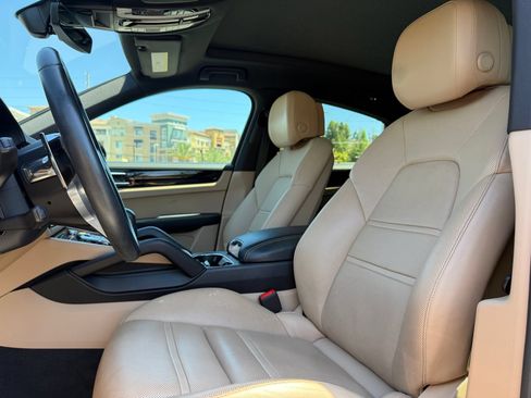 Certified 2023 Porsche Cayenne S AWD/4WD image 5