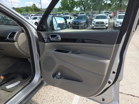 Used 2011 Jeep Grand Cherokee Laredo RWD image 20