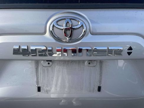 Used 2020 Toyota 4Runner SR5 Premium w/ Moonroof Package RWD image 11