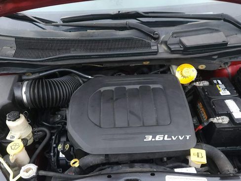 Used 2014 Chrysler Town & Country Touring FWD image 34