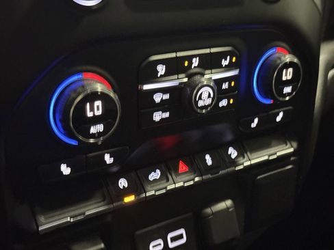 Used 2020 Chevrolet Silverado 1500 LT Trail Boss w/ Convenience Package AWD/4WD image 16