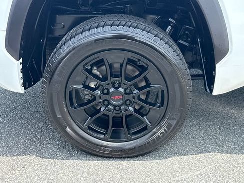 Used 2022 Toyota Tundra SR5 AWD/4WD image 17