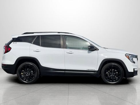 Used 2024 GMC Terrain SLE w/ Driver Convenience Package image 3