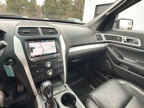 Used 2015 Ford Explorer XLT w/ Equipment Group 202A image 25