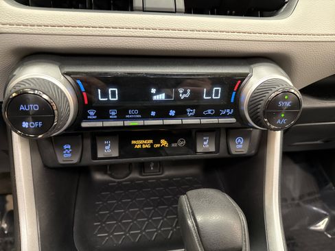 Used 2022 Toyota RAV4 XLE w/ Convenience Package image 38