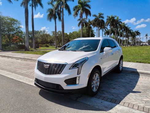 Used 2023 Cadillac XT5 Luxury FWD image 2