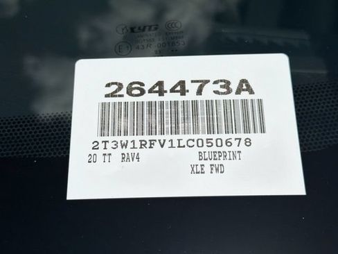 Used 2020 Toyota RAV4 XLE w/ Carpet Mat Package FWD image 32