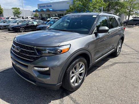 Used 2023 Ford Explorer XLT w/ Equipment Group 202A AWD/4WD image 1