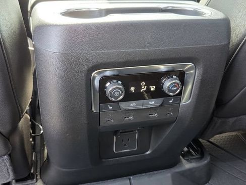 Certified 2025 Chevrolet Suburban High Country AWD/4WD image 17