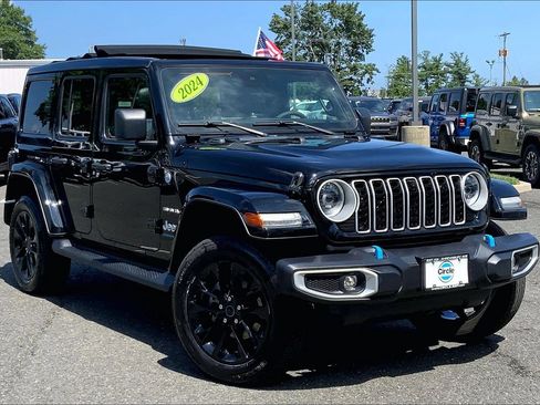 Certified 2024 Jeep Wrangler Unlimited Sahara w/ Technology Group AWD/4WD image 2
