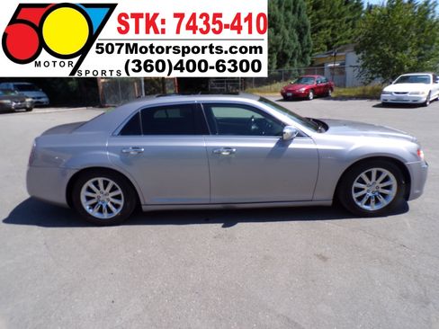 Used 2014 Chrysler 300 C image 9