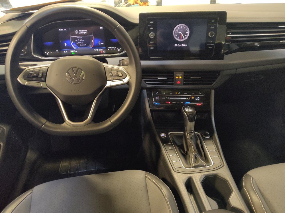 Used 2025 Volkswagen Jetta SE FWD image 22