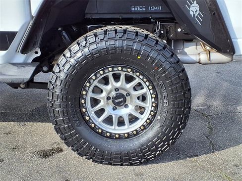 Used 2023 Jeep Gladiator Overland image 7