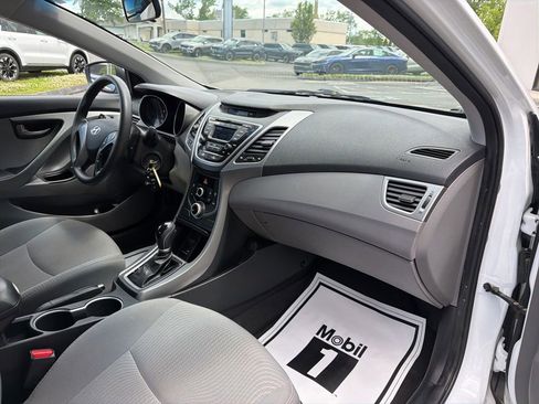 Used 2016 Hyundai Elantra SE FWD image 12