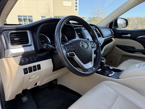 Used 2019 Toyota Highlander Limited image 21