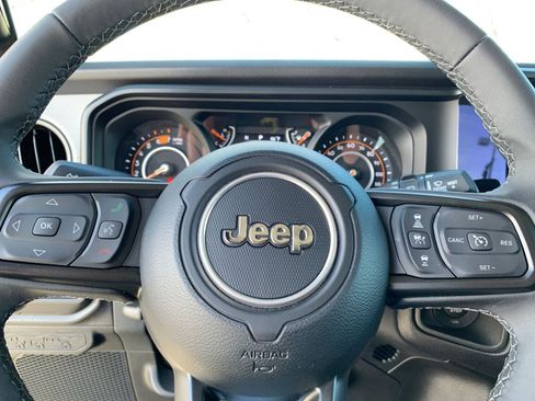 Used 2025 Jeep Wrangler Sport S AWD/4WD image 27