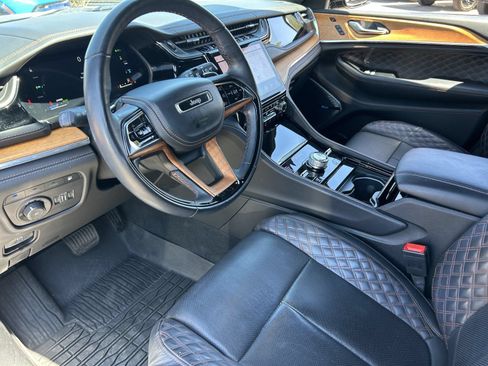 Used 2022 Jeep Grand Cherokee Summit AWD/4WD image 24